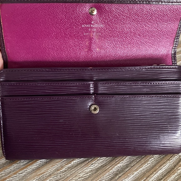 Louis Vuitton - Plum/Purple LV Epi Long Wallet - Picture 9 of 16